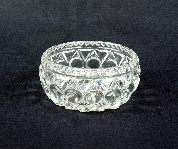 Sugar bowl, 'Empress' [design no.5234]. [Click here to open image in popup]